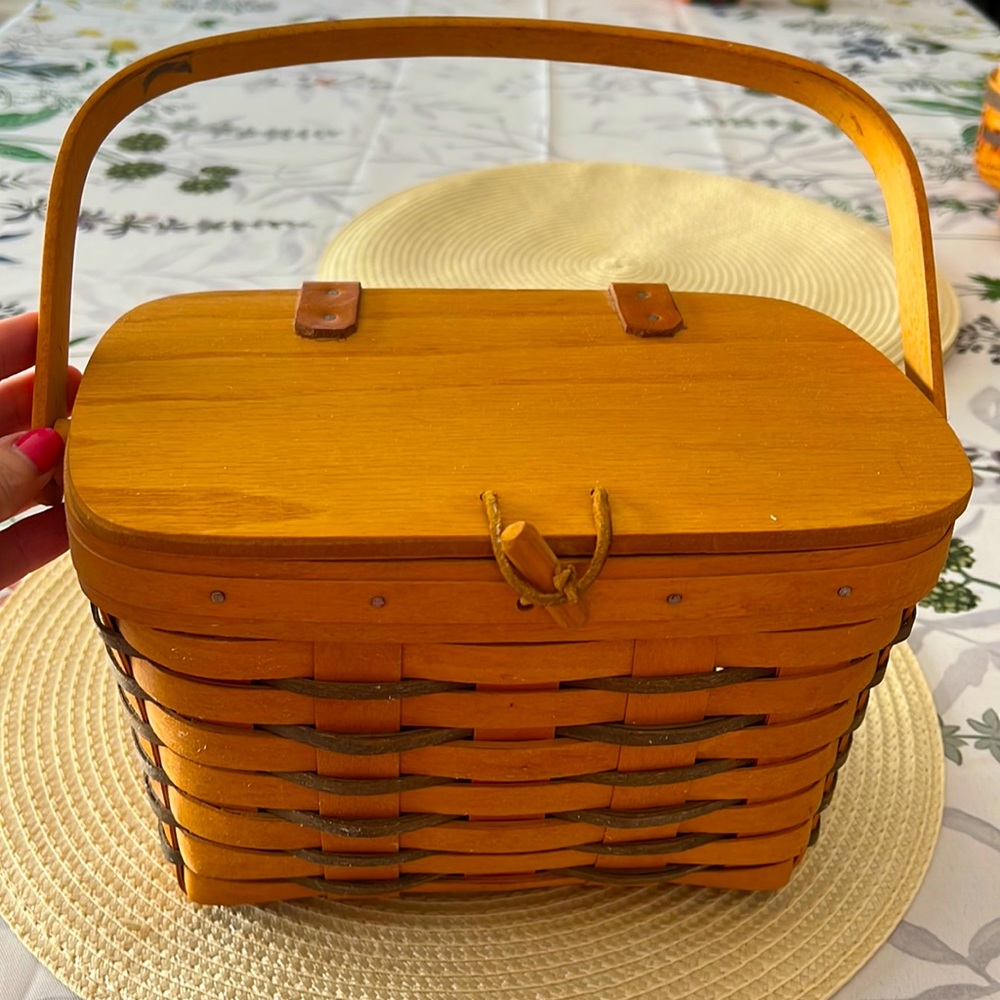 Longaberger vintage 1996 purse basket with leather hinged lid and wooden handle